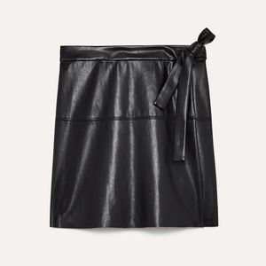 Aritzia Wilfred Free Vegan Leather Skirt